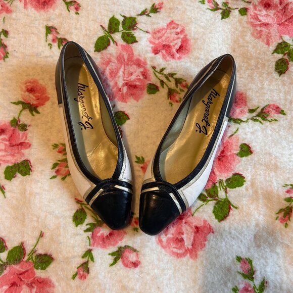 1980s pointed toe blue white and gold flats kitten heels from Margaret J! - Picture 15 of 15